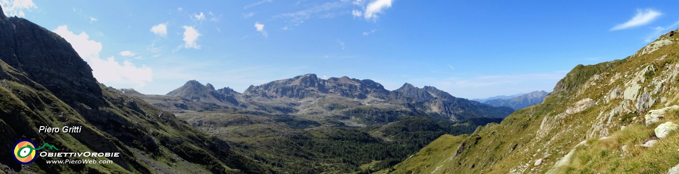 47 Vista sulla conca del Calvi e verso  Madonnino e Cabianca.jpg